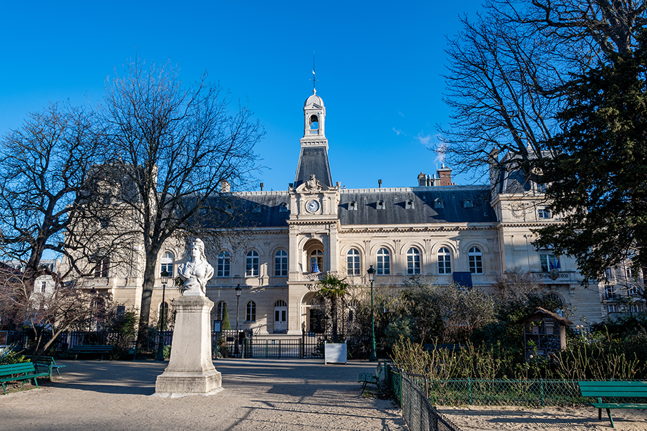 L’histoire du XIVᵉ : du village à l’âme artistique de la capitale